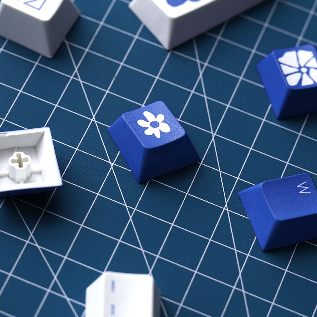 Noir Alpine Bloom Keycaps - PBT Dyesub Cherry