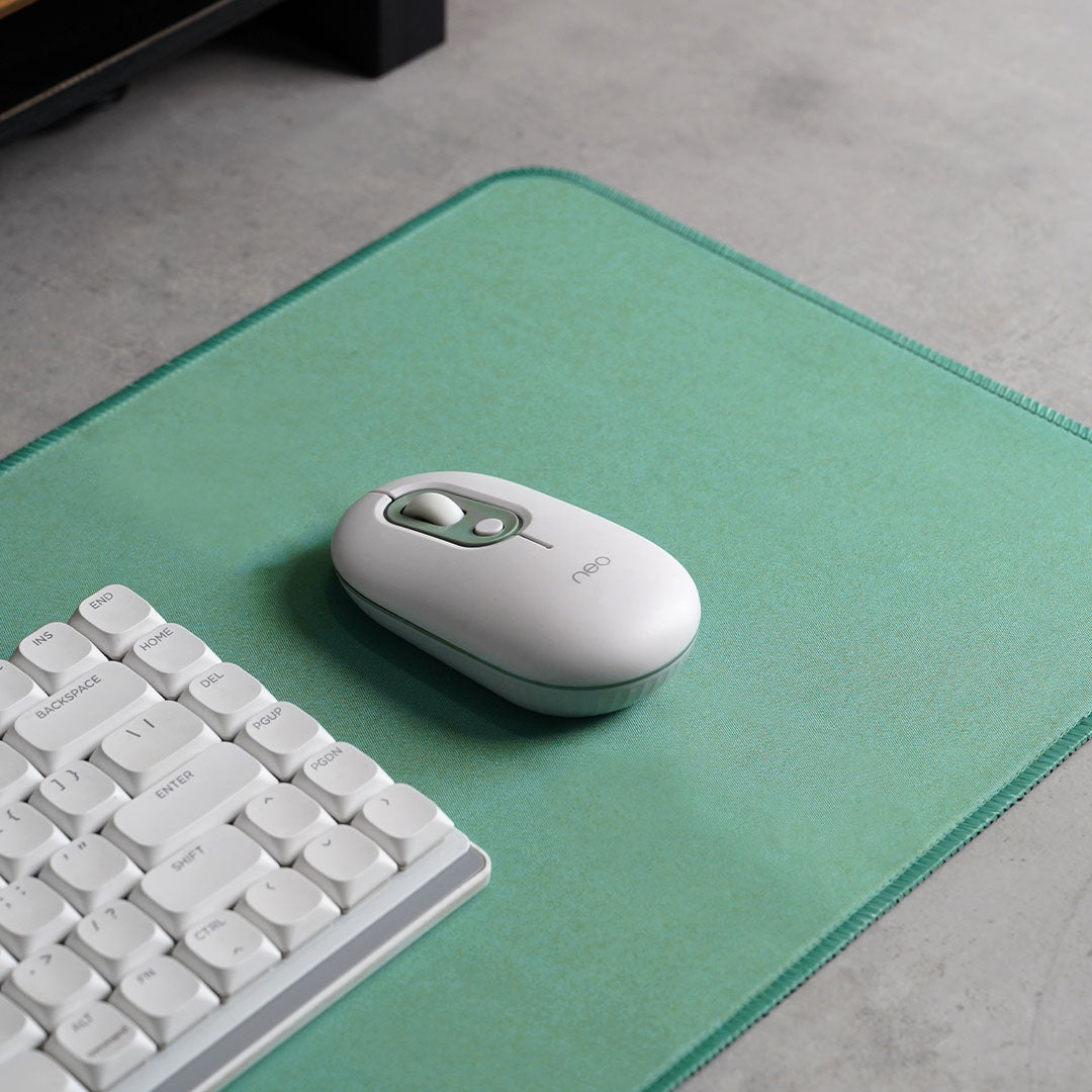 Neo Melo Slim Deskmat M lifestyle photo