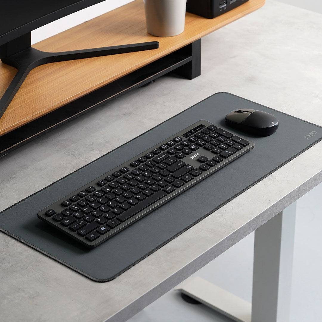 Neo Melo Slim Deskmat M lifestyle photo