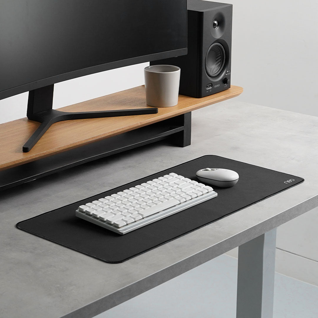 Neo Melo Slim Deskmat M lifestyle photo